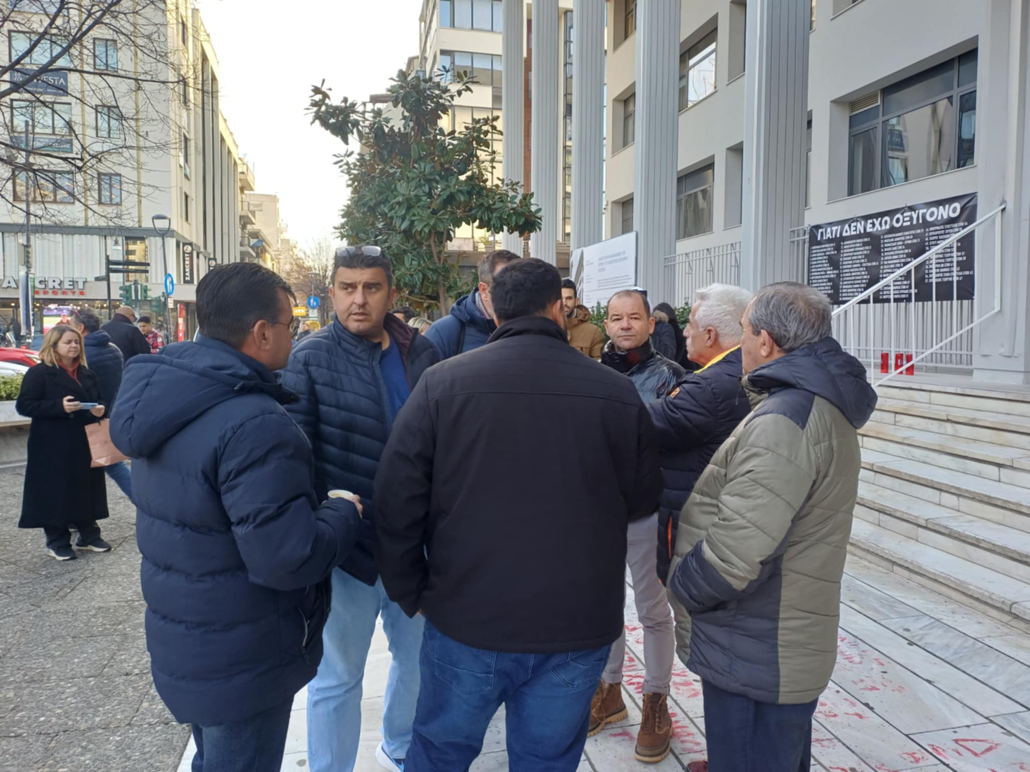 Στην εισαγγελία Λάρισας αγρότες μπλόκου Νίκαιας -ζήτησαν τα βίντεο για εντοπισμό αυτών που  βανδάλισαν τα τρακτερ (ΦΩΤΟ)