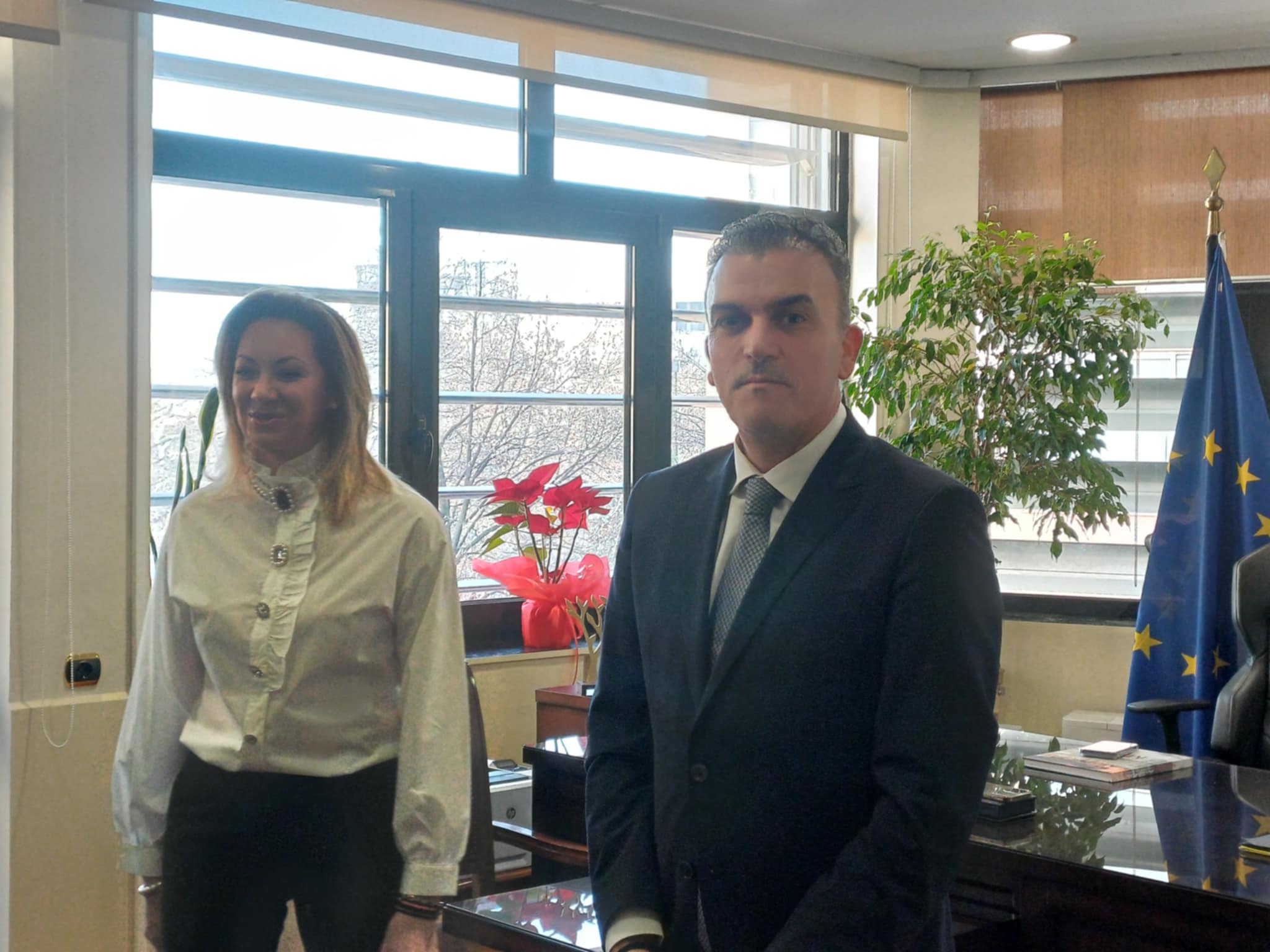 Γέμισε από κόσμο και ευχές το γραφείο του δημάρχου Θανάση Μαμάκου για την ονομαστική του εορτή (ΦΩΤΟ)