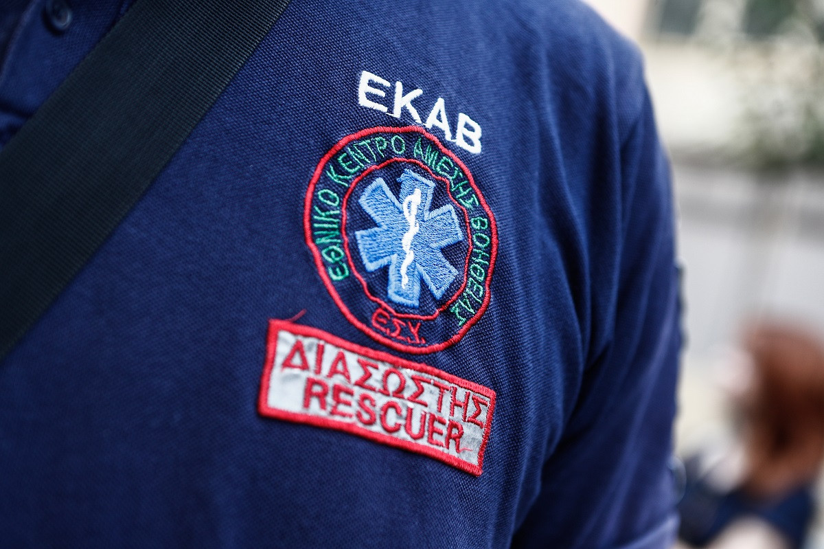 Πρώτα ο συνάνθρωπος- Καρδιτσιώτης διασώστης του ΕΚΑΒ εκτός υπηρεσίας έσπευσε να συνδράμει σε τροχαίο