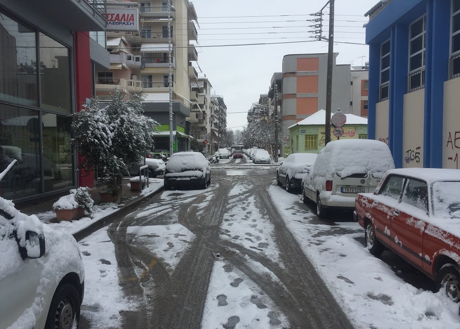 Τακούδης: «Κλειδώνουν» οι χιονοπτώσεις και στα πεδινά της Θεσσαλίας - Τρίτη προς Τετάρτη χιόνι και μέσα στη Λάρισα (video)