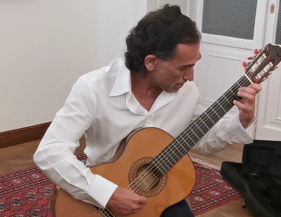 Συναυλία κλασικής κιθάρας του Στέλιου Χαρού σήμερα στο Δημ. Ωδείο Λάρισας