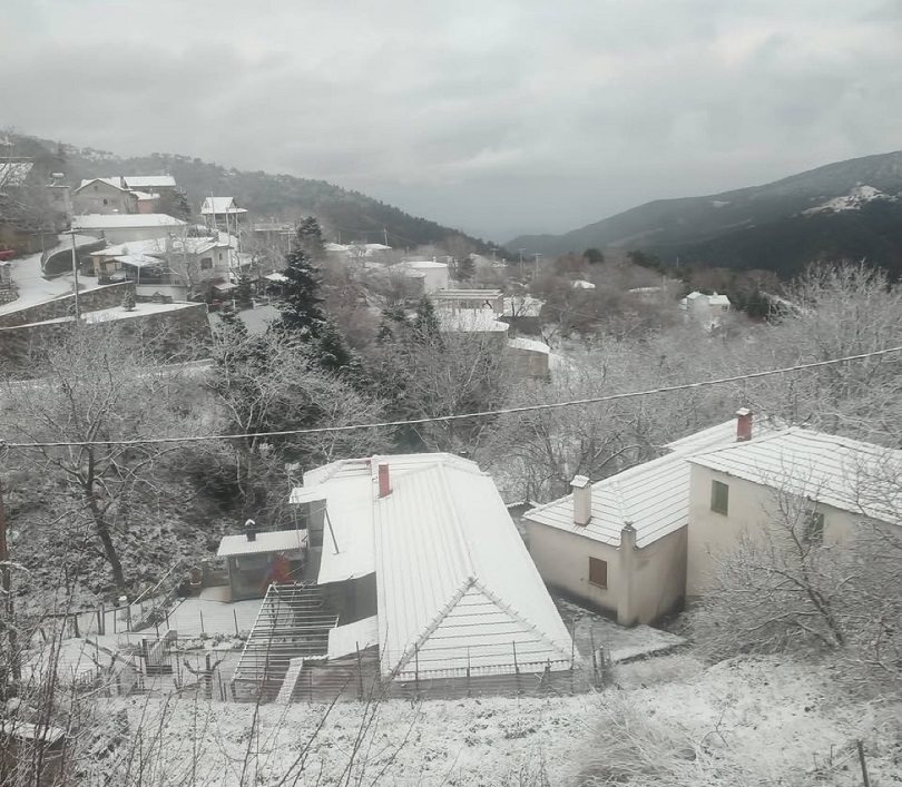 Ποιό χωριό της Λάρισας ντύθηκε στα λευκά το πρωί της Κυριακής (ΦΩΤΟ)