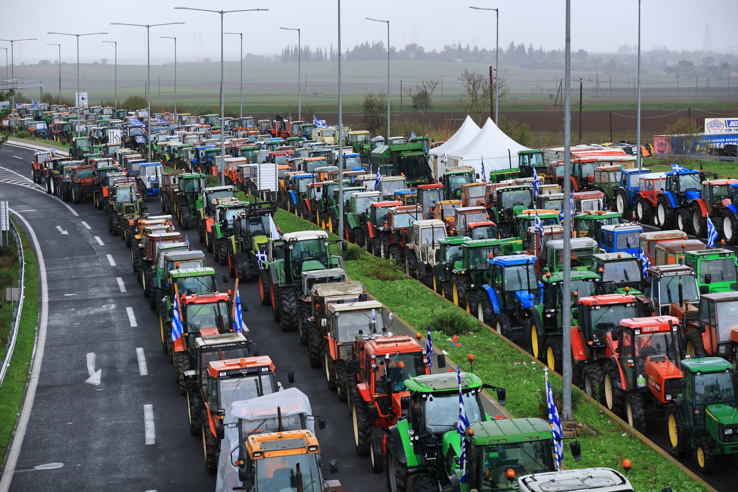 Συνεδριάζoυν τo απόγευμα τα μπλόκα της Καρδίτσας και Νίκαιας για τη συνέχεια ή μη των κινητοποιήσεων