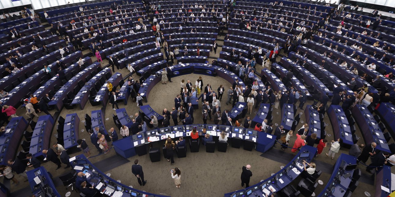 Το Ευρωπαϊκό Κοινοβούλιο «παγώνει» την εμπορική συμφωνία με τις ΗΠΑ