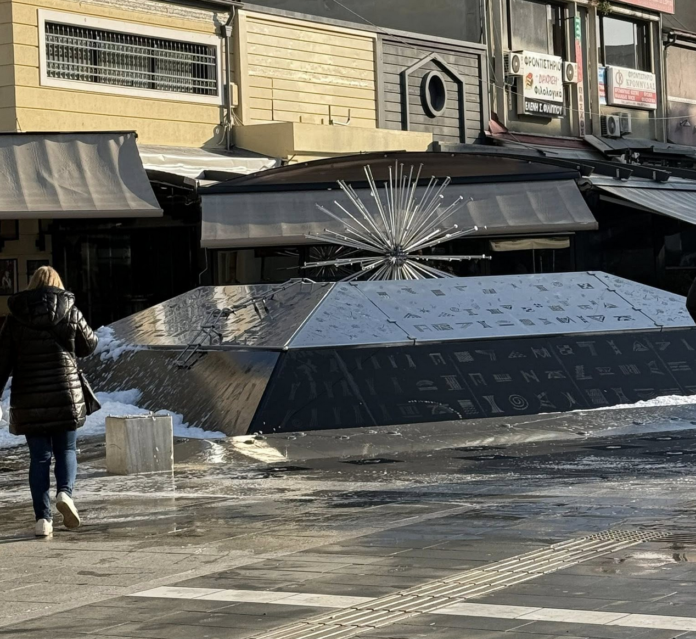 Πέταξαν απορρυπαντικό στο σιντριβάνι της Καρδίτσας! (ΦΩΤΟ)