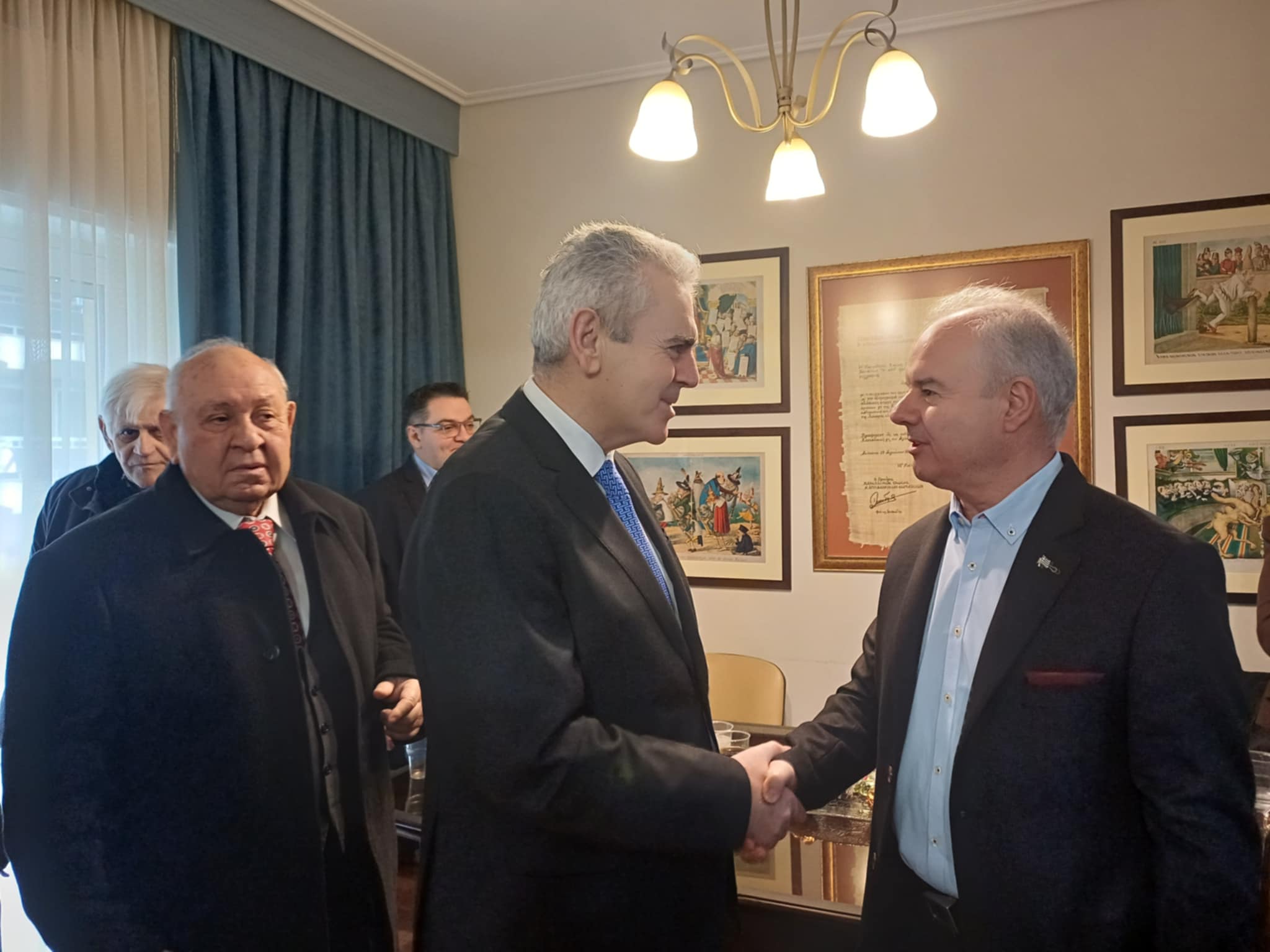 Ευχές στο γραφείο του Μάξιμου Χαρακόπουλου για την ονομαστική του εορτή (ΦΩΤΟ)