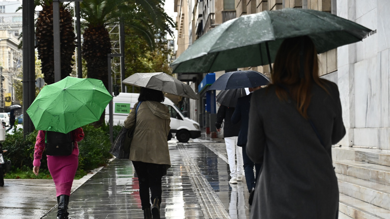 Καιρός: Τρία κύματα κακοκαιρίας από σήμερα με βροχές και ισχυρούς νοτιάδες