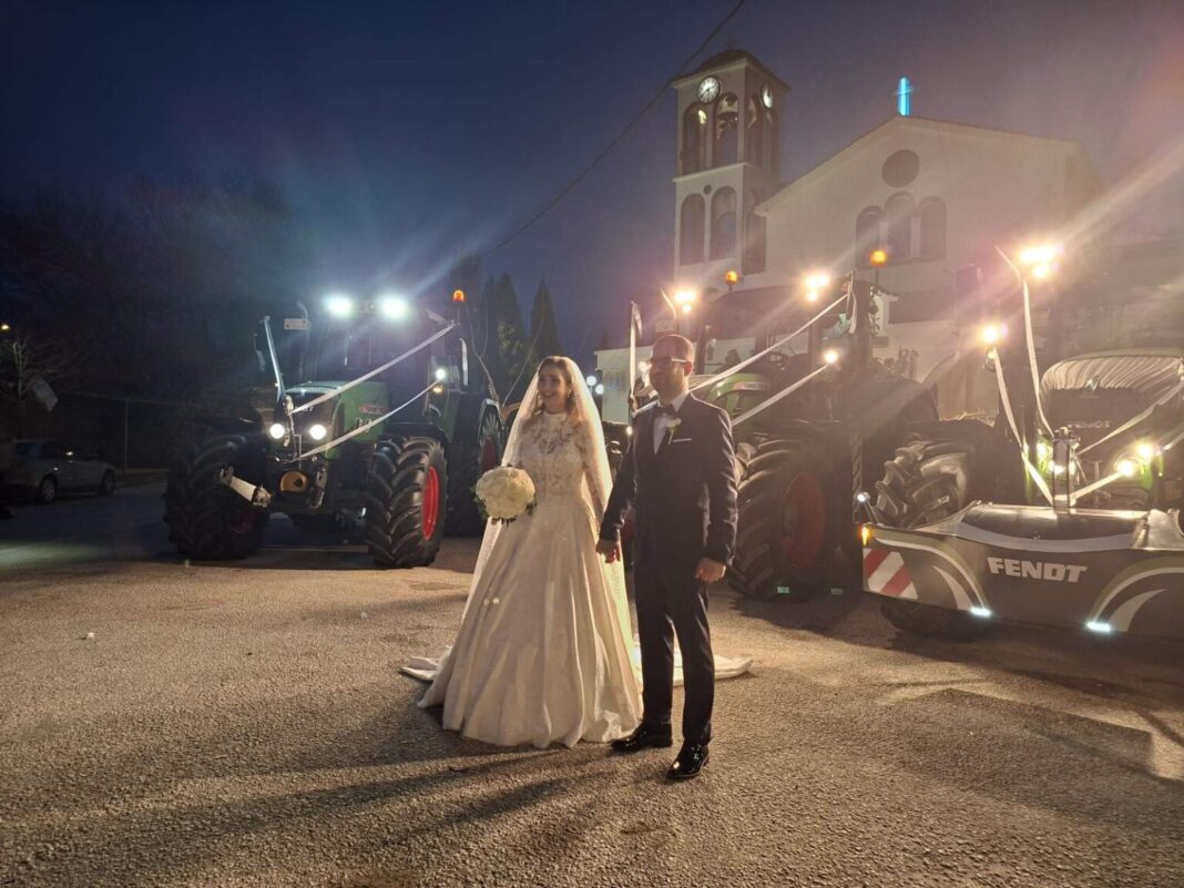 Γαμπρός πήγε να παντρευτεί με πομπή από τρακτέρ σε χωριό της Λάρισας! – ΦΩΤΟ-ΒΙΝΤΕΟ