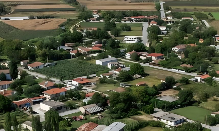 Αυτό είναι το χωριό της Λάρισας με τη χαμηλή γη, το καθαρό νερό, τις εικόνες σπάνιας ηρεμίας