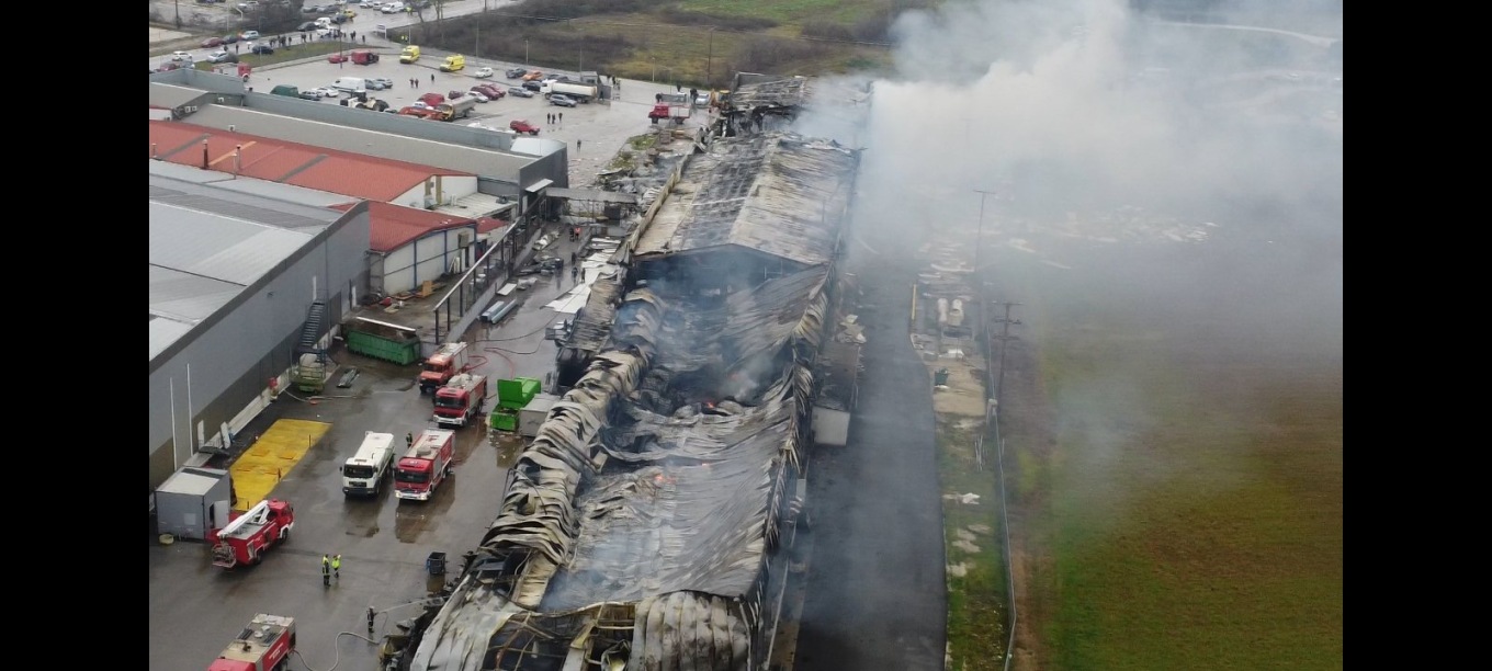 Εικόνες από drone δείχνουν την καταστροφή μετά την έκρηξη στο εργοστάσιο της Βιολάντα