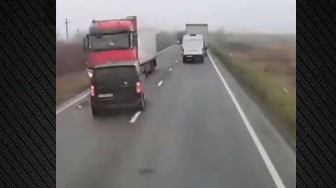 Σοκαριστικό τροχαίο με οπαδούς του ΠΑΟΚ στη Ρουμανία -Επτά οι νεκροί μετά τη σύγκρουση βαν με φορτηγό