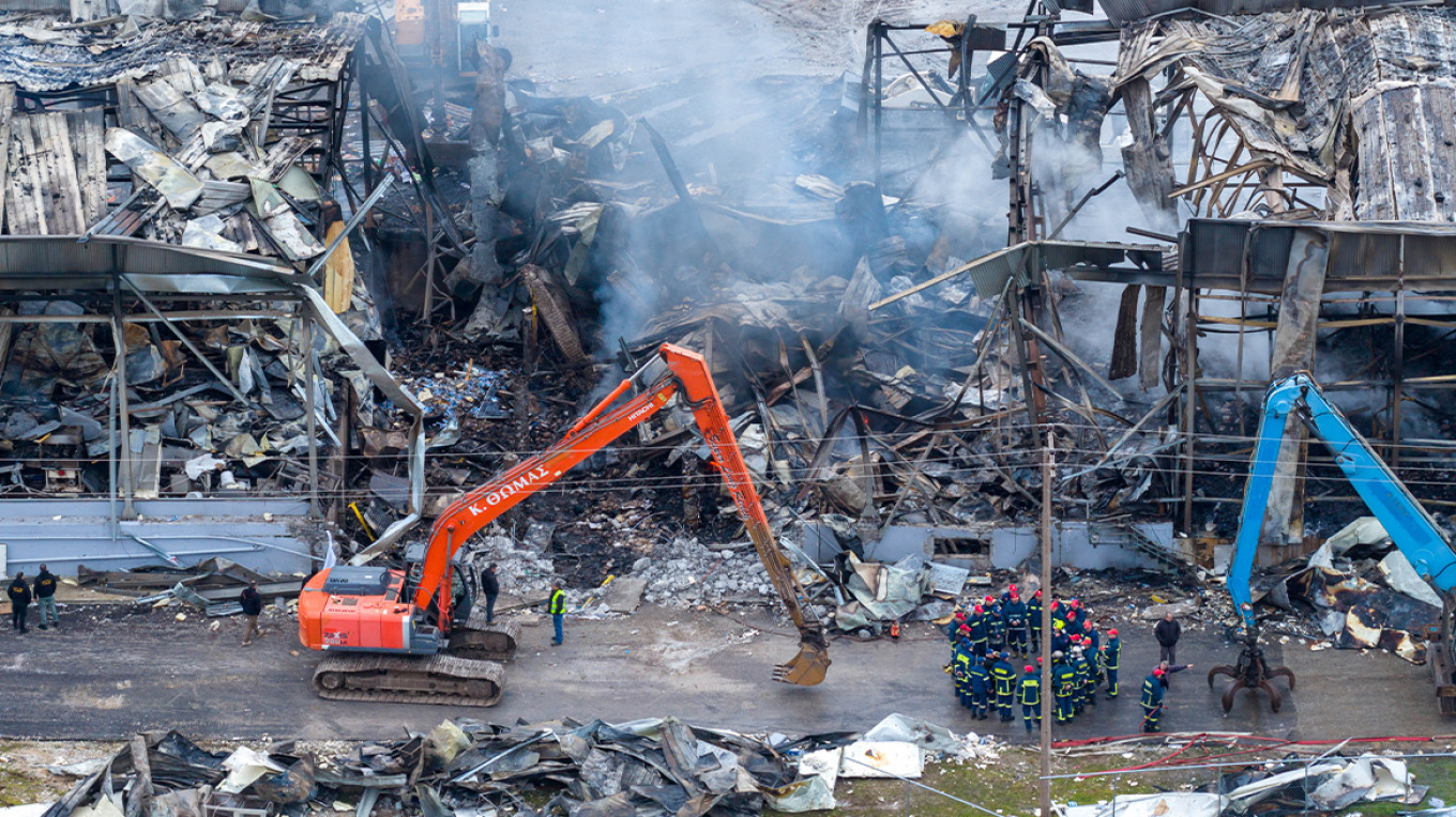 Πυροσβεστική: Πολύμηνη η διαρροή στη Βιολάντα, μεγάλες συγκεντρώσεις προπανίου κάτω από το έδαφος και σπινθήρας