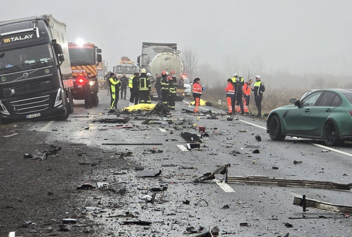 «Δεν έχω ξαναδεί κάτι τέτοιο» – Συγκλονίζει ο οδηγός της νταλίκας που «καρφώθηκε» το βαν