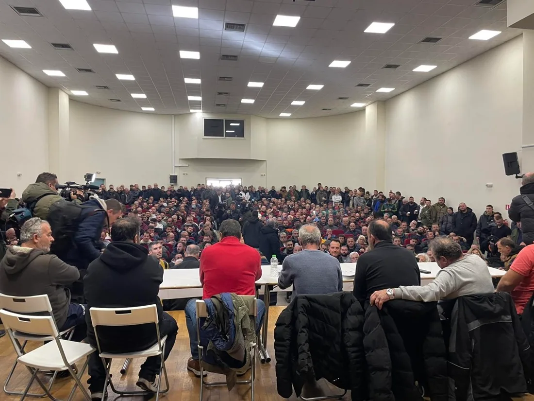 Με το βλέμμα στραμμένο στην Αθήνα η συνάντηση της πανελλαδικής των μπλόκων στη Λάρισα