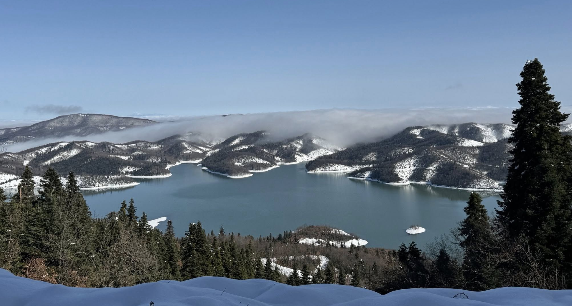 Ευεργετικές βροχές και χιόνια: 2 μέτρα «ψήλωσε» η λίμνη Πλαστήρα μέσα στον Ιανουάριο!