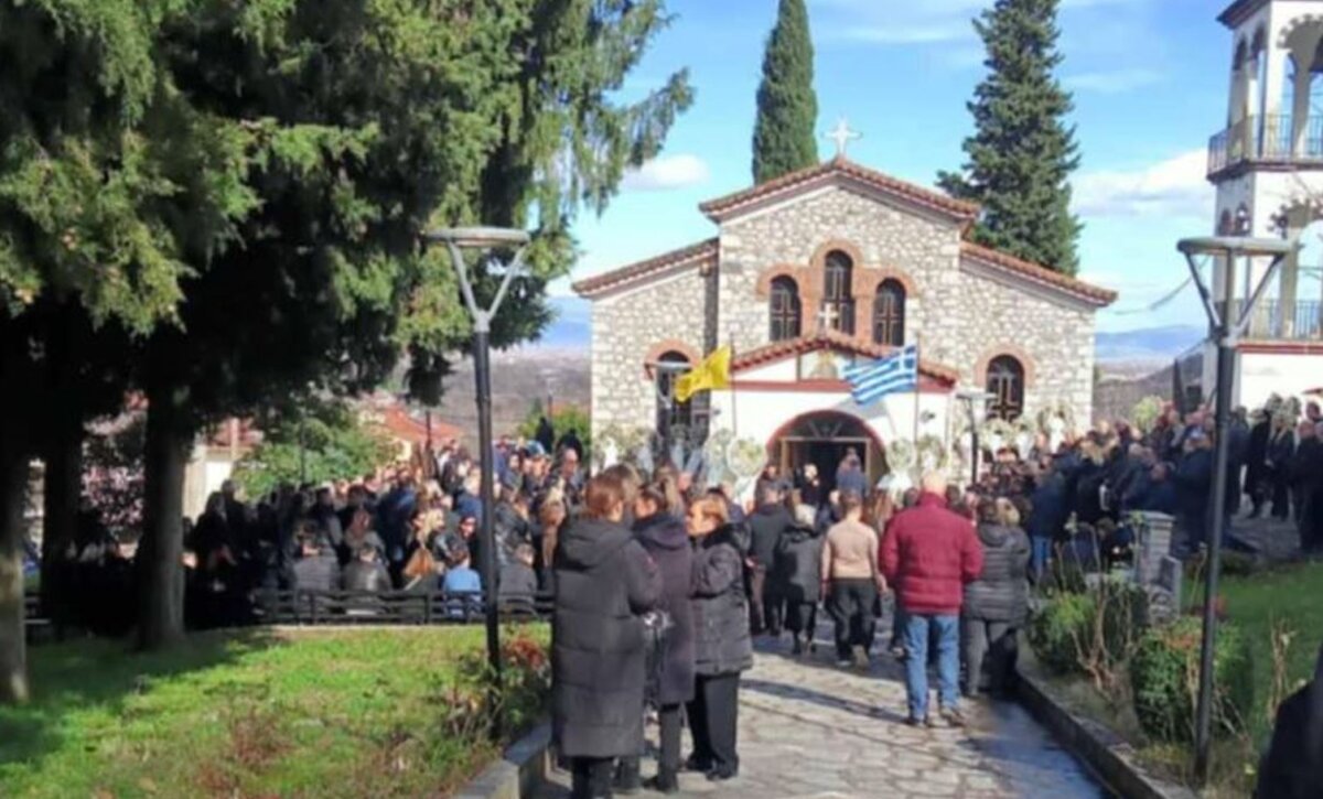 Σε κλίμα οδύνης η κηδεία της Βασιλικής Σκαμπαρδώνη