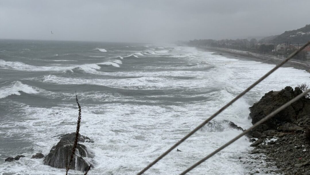 Τακούδης: Κίνδυνος από καταιγίδες και έντονους ανέμους ξημερώματα Κυριακής στα παράλια της Λάρισας (video)
