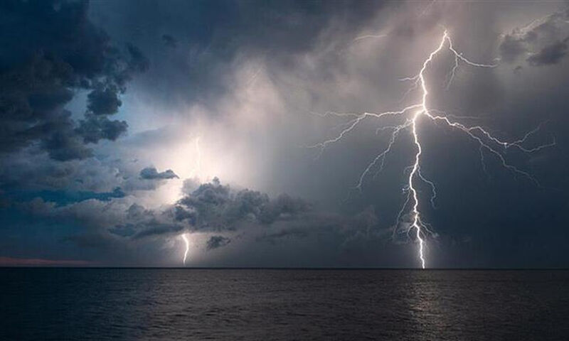 Παραμένουν οι καταιγίδες σε 5 περιοχές πριν εξασθενήσουν το μεσημέρι – 191,2 χιλιοστά βροχής έπεσαν στη Ζαγορά