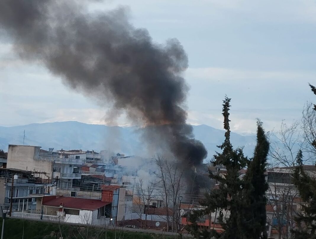 Τραγωδία στη Λάρισα: Γυναίκα εντοπίστηκε νεκρή στο σπίτι της στη Νέα Σμύρνη μετά από πυρκαγιά