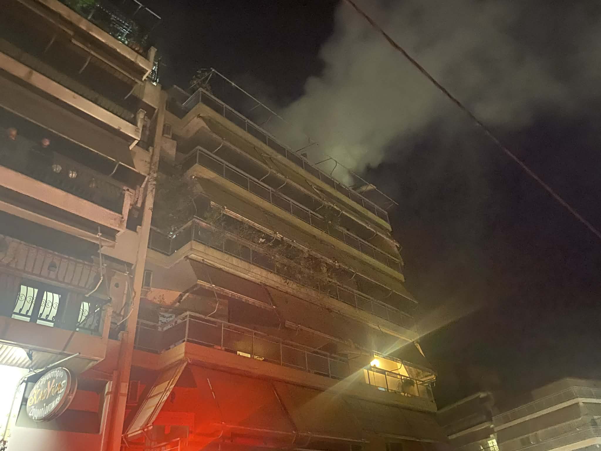 Συναγερμός στη Λάρισα για πυρκαγιά σε διαμέρισμα 6ου ορόφου- μεγάλη κινητοποίηση της Πυροσβεστικής (ΦΩΤΟ)