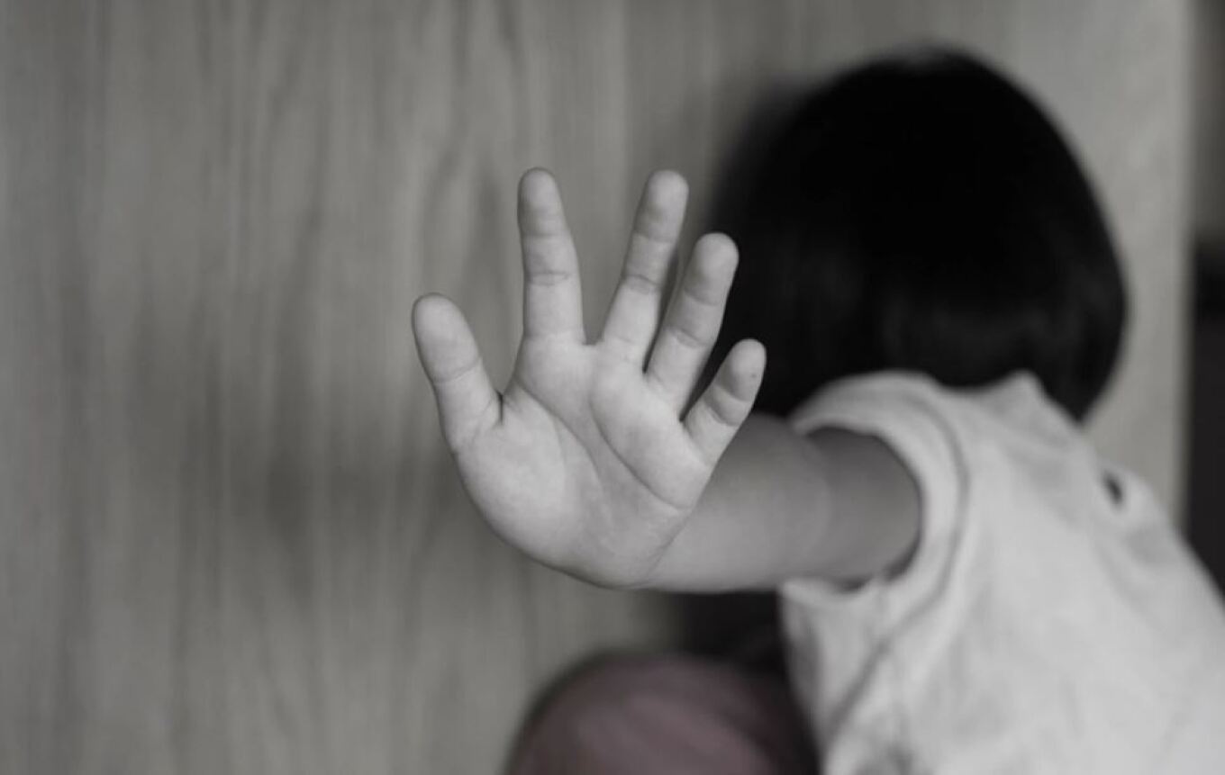 Μητέρα στον Βόλο κατηγορείται για εμπλοκή σε υπόθεση παιδικής πορνογραφίας με θύμα την ανήλικη κόρη της