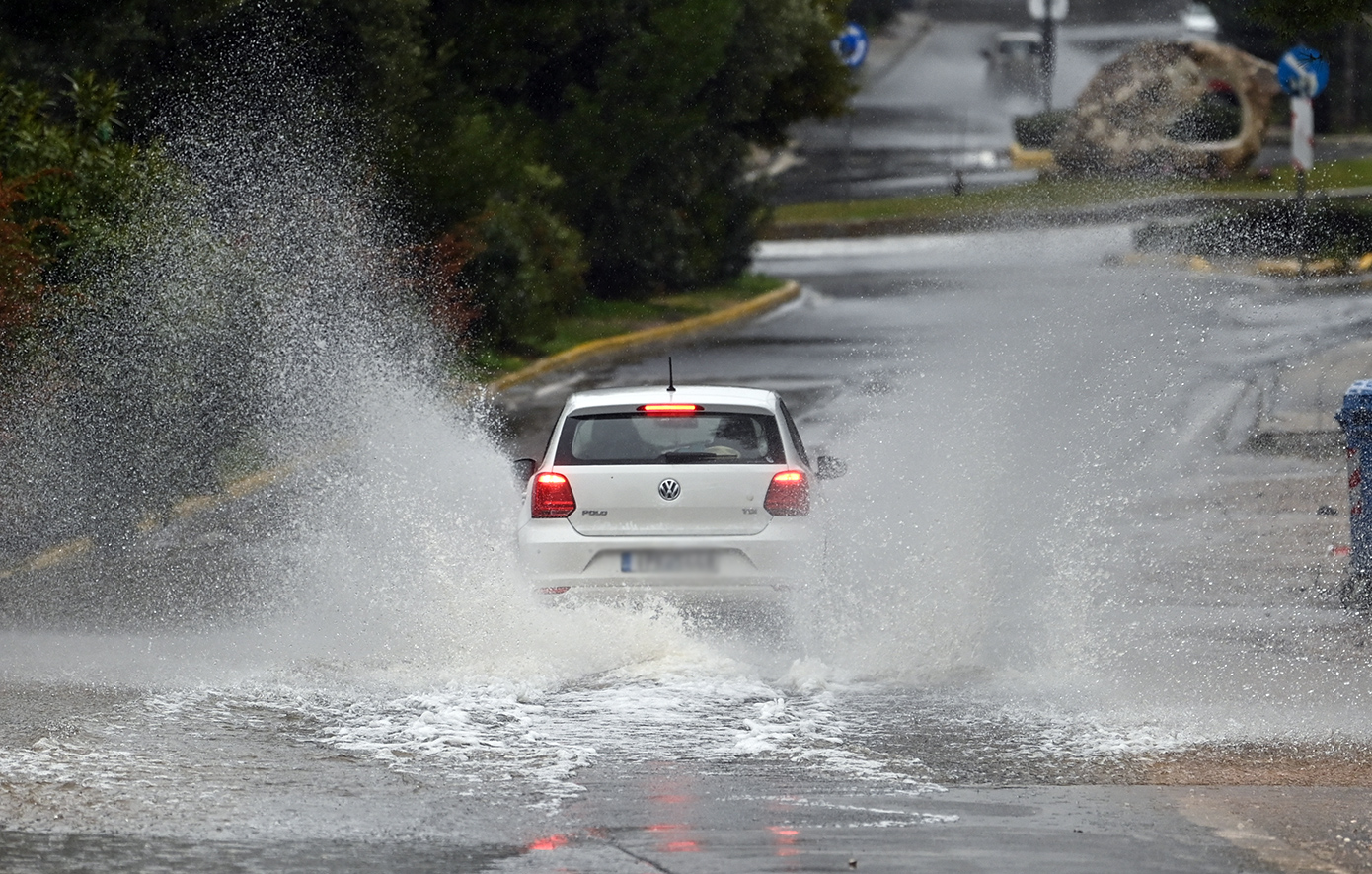 Τακούδης: Εξαιρετικά βροχερή εβδομάδα αυτή που διανύουμε-από τα ξημερώματα έντονες βροχές (video)