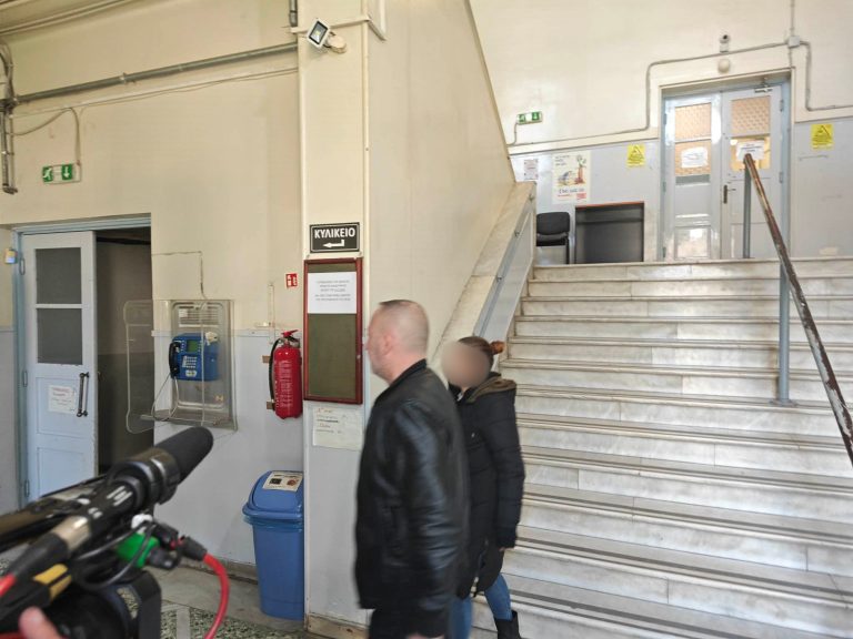 Βόλος: Προφυλακιστέα η μητέρα που κατηγορείται για παιδική πορνογραφία της 7χρονης κόρης της