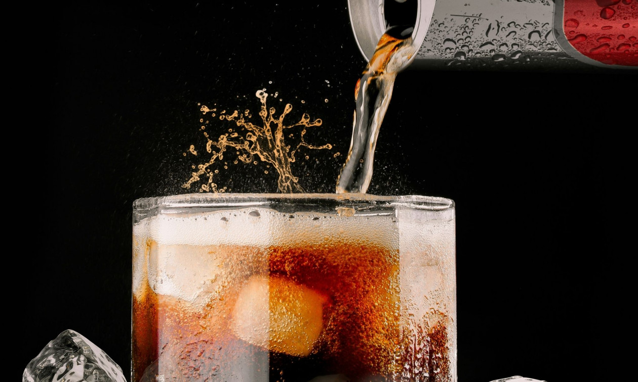 «Καμπανάκι» από τους ειδικούς: Η κατανάλωση αναψυκτικών χωρίς ζάχαρη αυξάνει τον κίνδυνο εγκεφαλικού