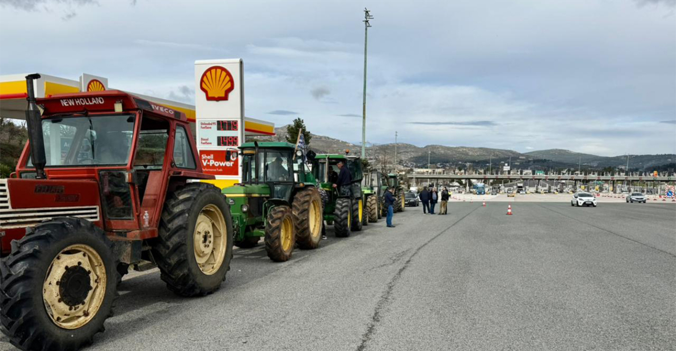 Από απολύμανση περνούν τα τρακτέρ στις πύλες της Αθήνας λόγω ευλογιάς, έφτασαν τα πρώτα στα διόδια Αφιδνών, (video)