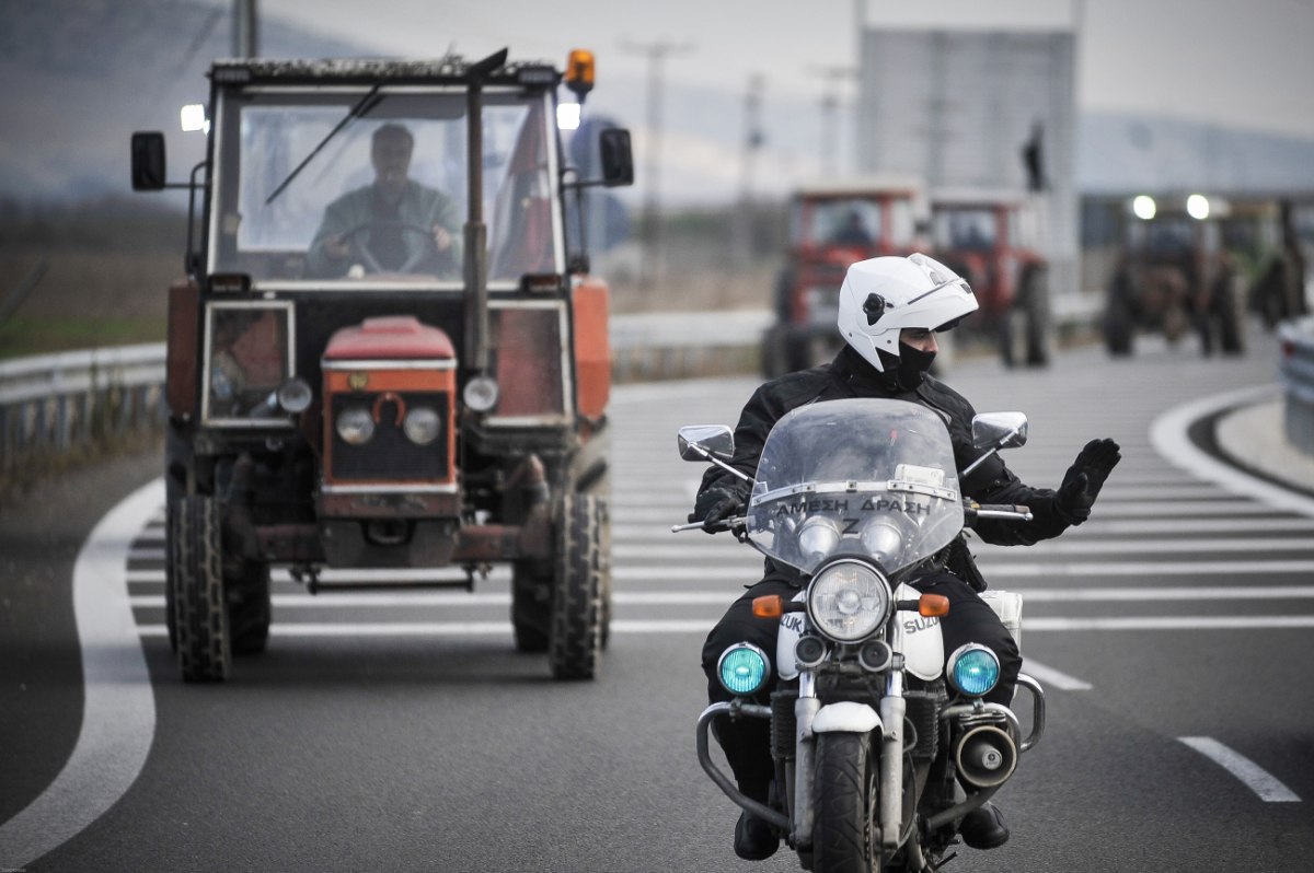 Αγρότες: Σε εξέλιξη η απόβαση στην Αθήνα – Υποδοχή από τους εργαζόμενους στο Σύνταγμα