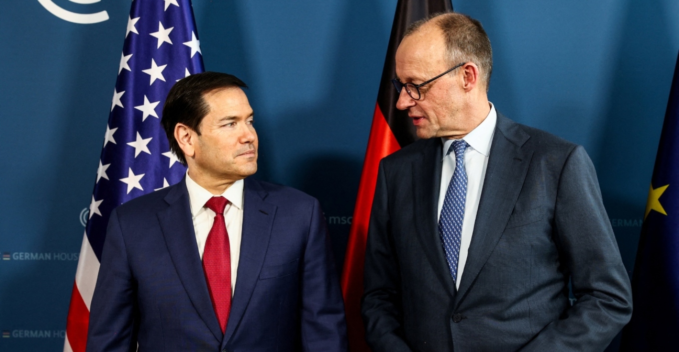 Η Ευρώπη μόνη στην εποχή των υπερδυνάμεων : Συζητήσεις για πυρηνική ομπρέλα και κοινό στρατό μετά τη στάση των ΗΠΑ