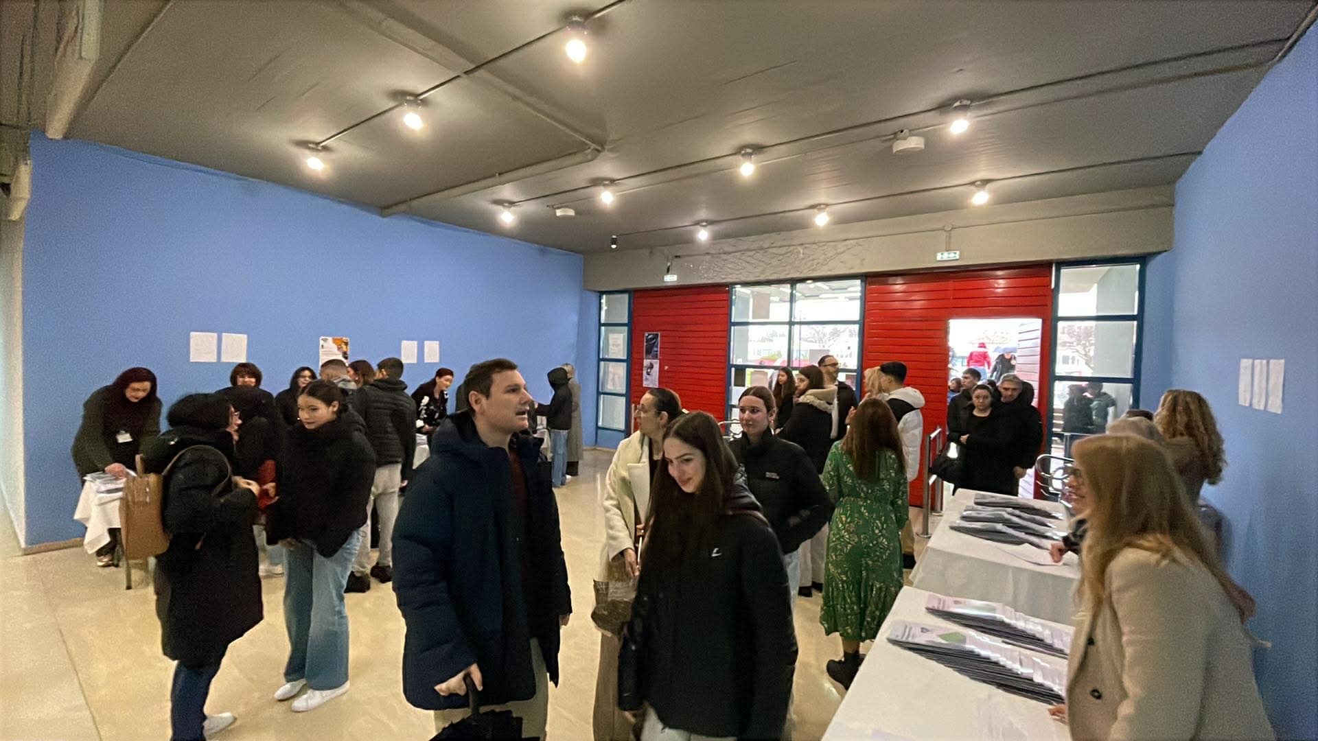 Μεγάλη η ανταπόκριση Λαρισαίων μαθητών και γονέων στην ημέρα Σταδιοδρομίας του Δήμου στο κλειστό της Νεάπολης (ΦΩΤΟ)