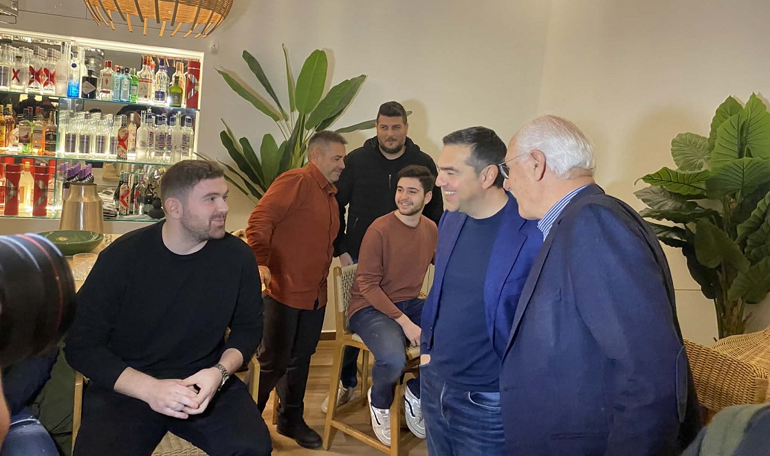 Στη Λάρισα από σήμερα το απόγευμα με βόλτα στις καφετέριες ο Αλέξης Τσίπρας -δείτε εικόνες