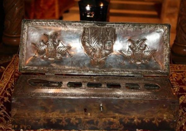 Η Λάρισα υποδέχεται την Τιμία Χείρα του Αγίου Βασιλείου του Μεγάλου