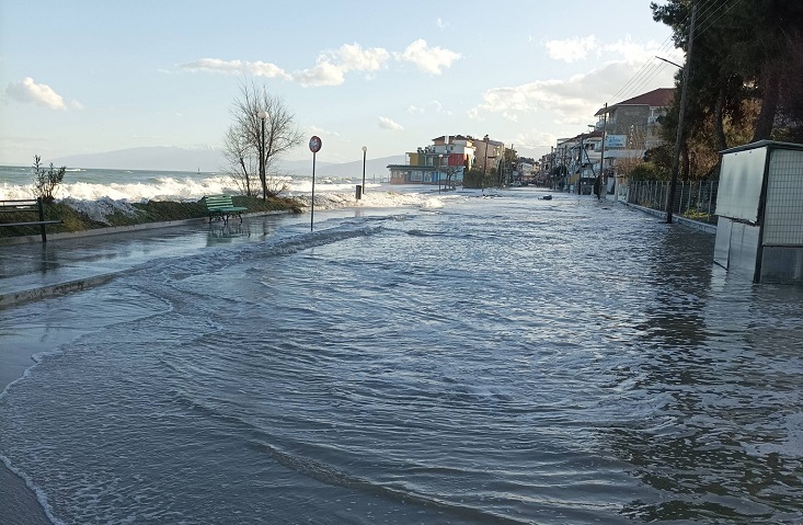 Κραυγή Αγανακτησης στην Ολυμπιακή Ακτή - Παραλία Κατερίνης: Οι Πλημμύρες «Πνίγουν» Περιουσίες και Τουρισμό