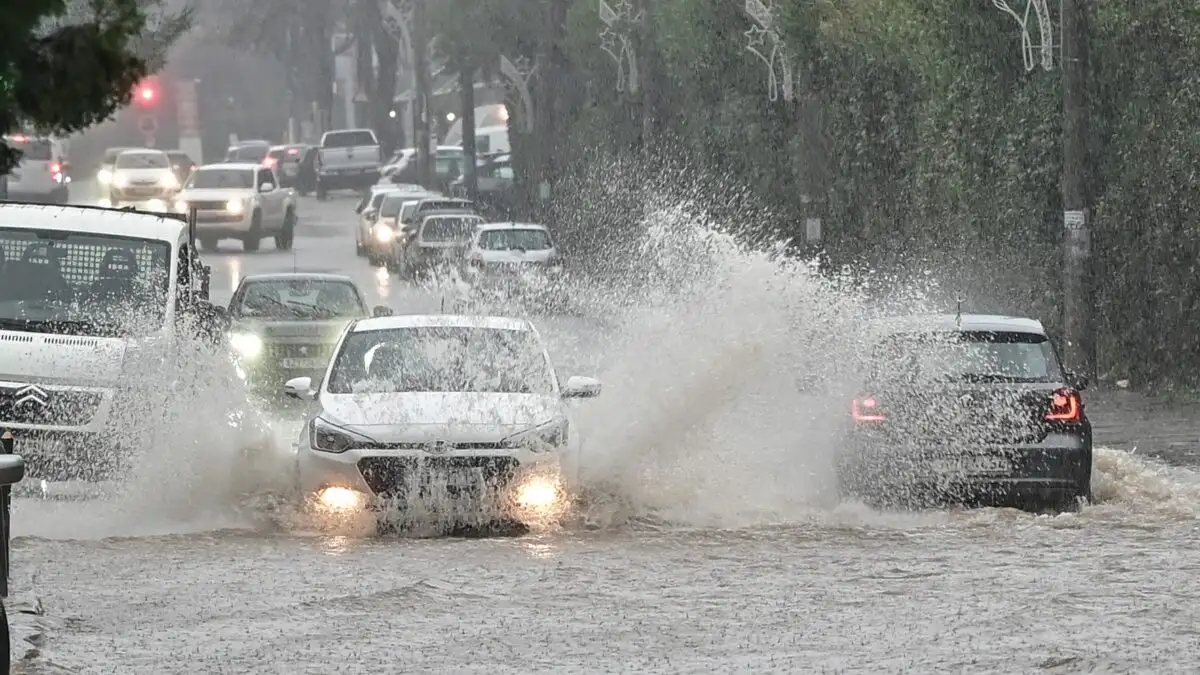 Καιρός: Νέα επιδείνωση με ισχυρές βροχές, καταιγίδες και θυελλώδεις ανέμους – Πού αναμένονται χιονοπτώσεις