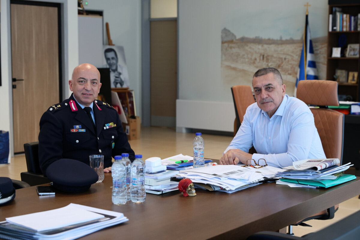 Εθιμοτυπική επίσκεψη του ΓΕΠΑΔ Θεσσαλίας Γ. Ντιζέ στον Περιφερειάρχη Δ. Κουρέτα