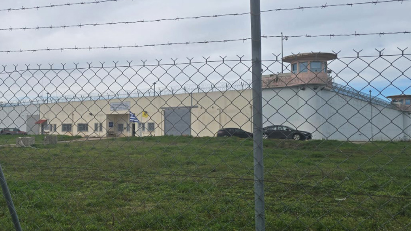 Συνελήφθη ο αρχιφύλακας στις φυλακές του Δομοκού ως συνεργός στη δολοφονία του ισοβίτη