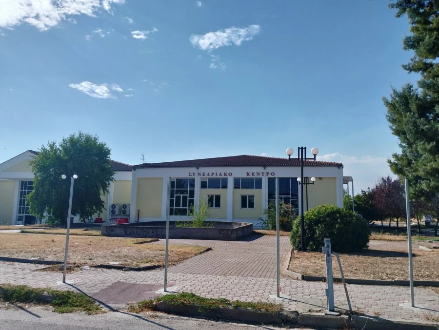 Ένωση Δικαστών και Εισαγγελέων για Τέμπη: «Σπεκουλαδόροι πολιτικοί υπονομεύουν τη δίκη»