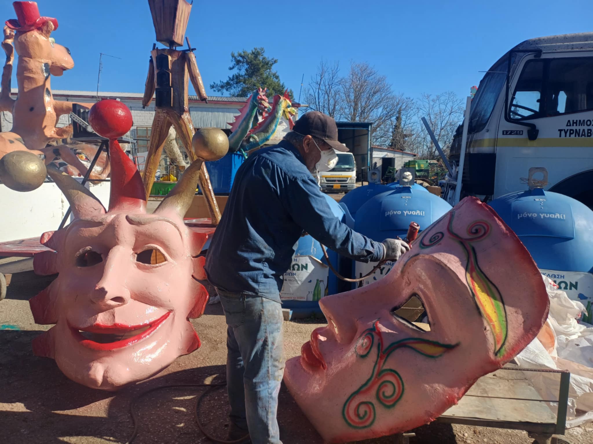 Πυρετώδεις προετοιμασίες για το Τυρναβίτικο Καρναβάλι 2026 (ΦΩΤΟ)