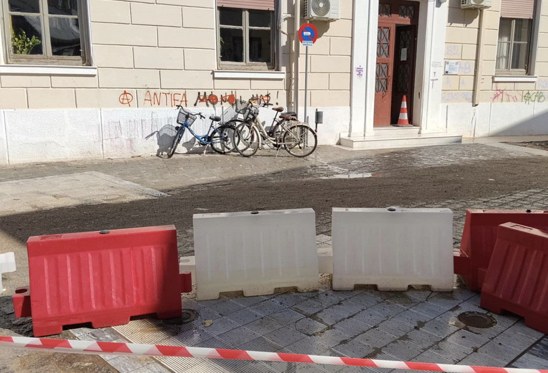 Τηλεφώνημα για βόμβα στα δικαστήρια Καρδίτσας, εκκενώθηκε το κτίριο (ΦΩΤΟ)