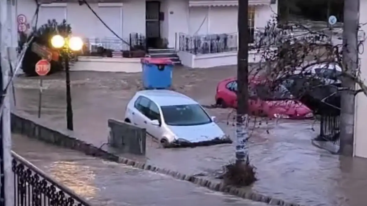 Λήμνος: Στο έλεος της κακοκαιρίας το νησί – Μεγάλες πλημμύρες από τη σφοδρή βροχόπτωση, ήχησε το 112