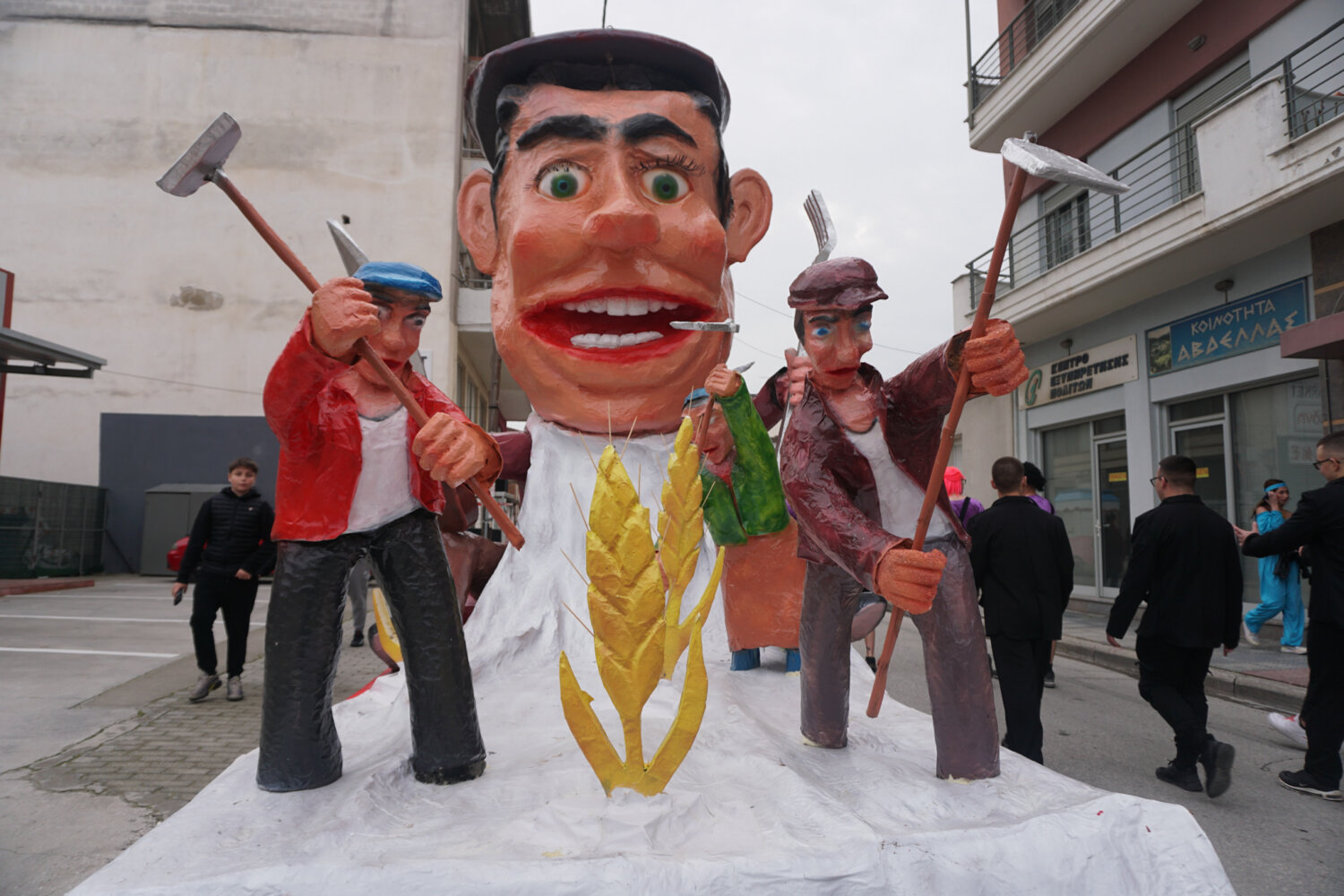 Τυρναβίτικο καρναβάλι και Μπουρανί -Δείτε το απόγευμα στις 6.00 ζωντανά την καρναβαλική παρέλαση στη «Θεσσαλία TV»