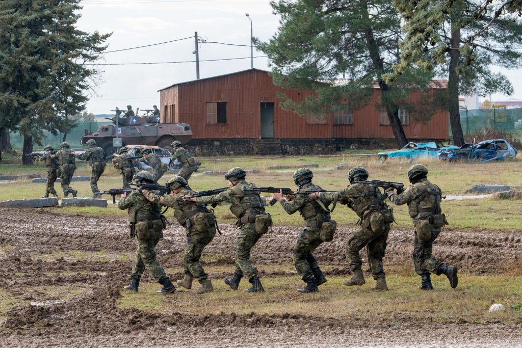 Από σήμερα σε εφαρμογή το νέο μοντέλο στρατιωτικής θητείας: Τα στάδια εκπαίδευσης, 100 ευρώ η αποζημίωση στην παραμεθόριο