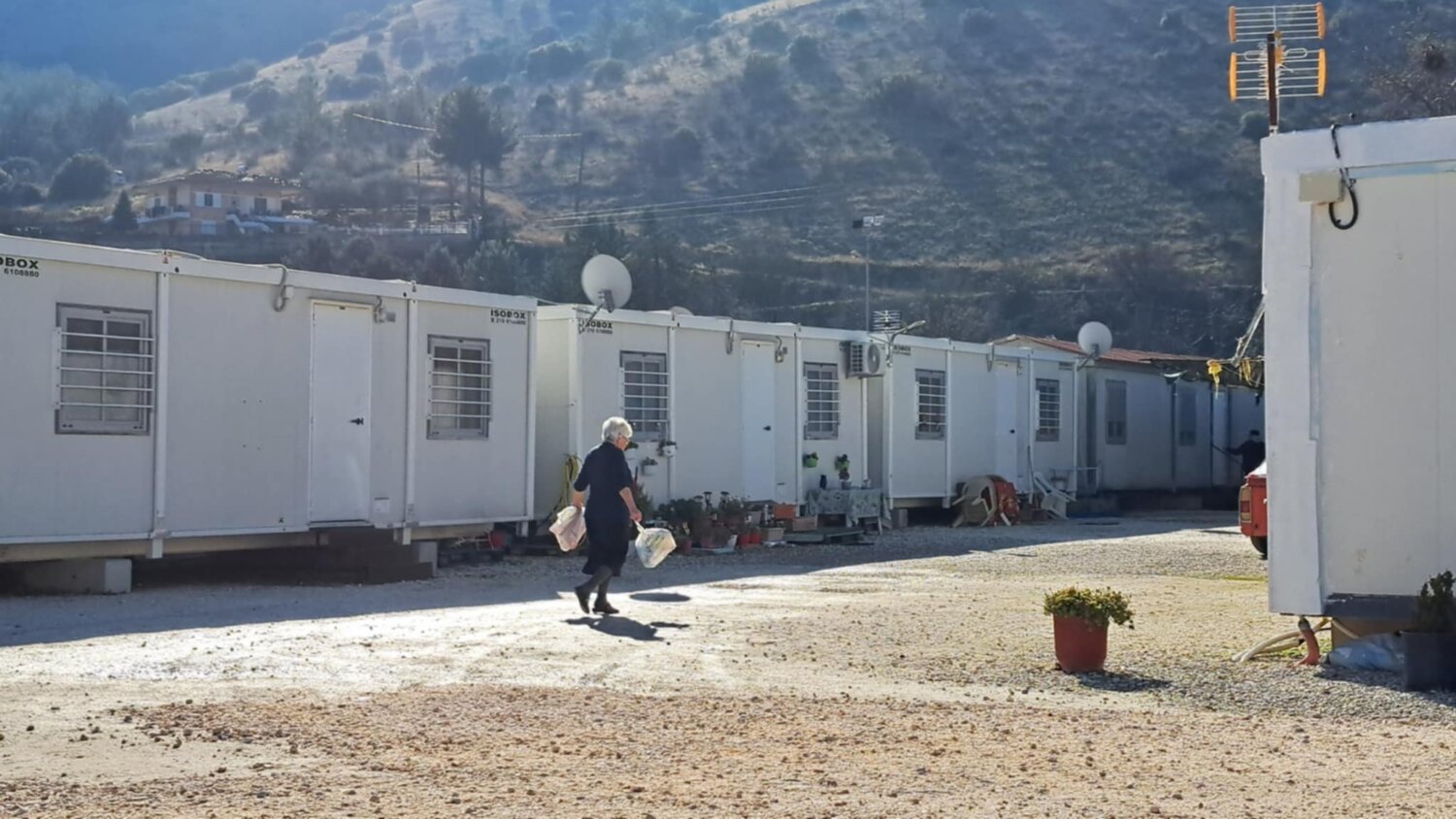 Τους στέλνουν στα δικαστήρια για τα κοντέινερ των σεισμοπαθών του Δαμασίου