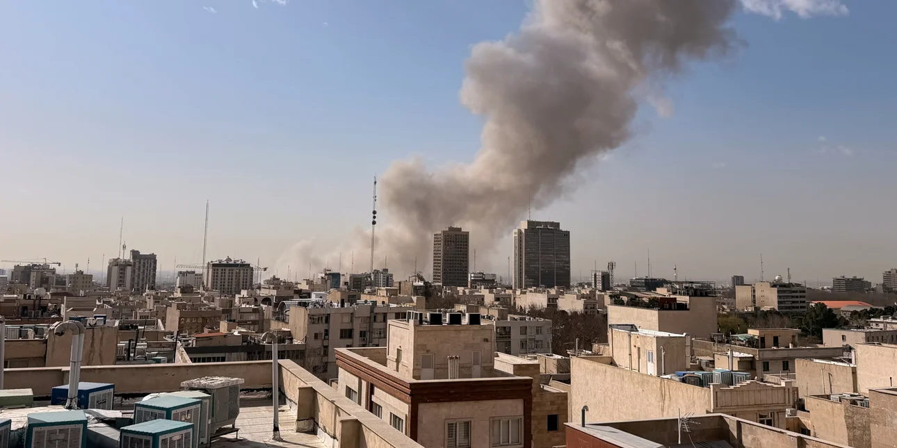 Ο Τραμπ κήρυξε πόλεμο στο Ιράν -ΗΠΑ και Ισραήλ εξαπέλυσαν μεγάλη επίθεση, η Τεχεράνη εκτόξευσε πυραύλους