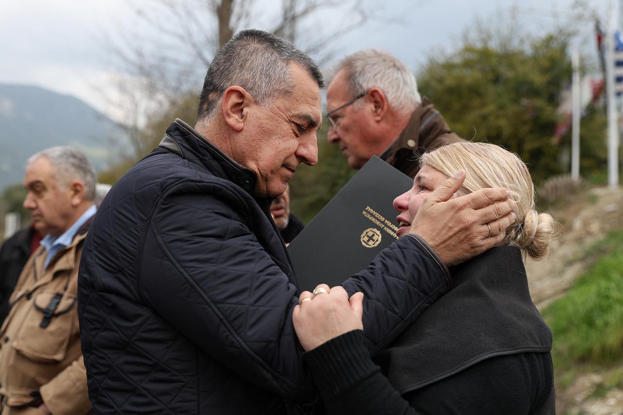 Η συγκινητική ανάρτηση του Δημήτρη Κουρέτα μετά το τρισάγιο στα Τέμπη...