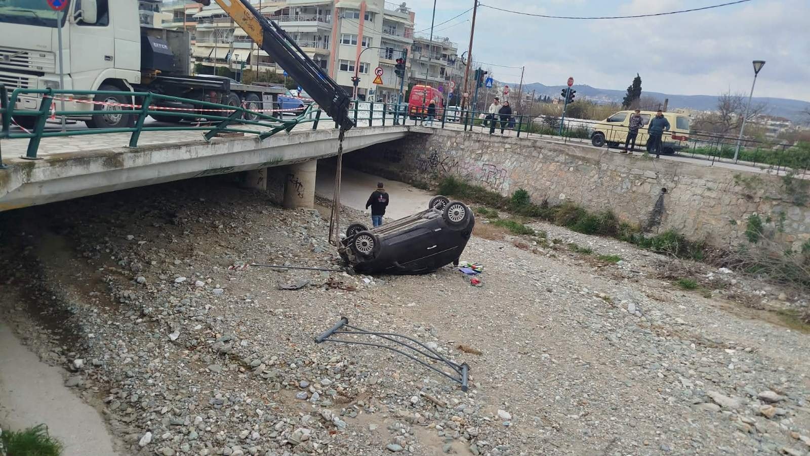 Έχασε τον έλεγχο του αυτοκινήτου του και έπεσε μέσα στον Κραυσίδωνα στον Βόλο