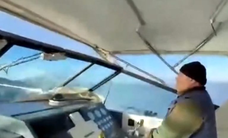 Σκιάθος: Βραβεύτηκε ο καπετάνιος που πάλεψε με τα κύματα για να μεταφέρει άρρωστο παιδί