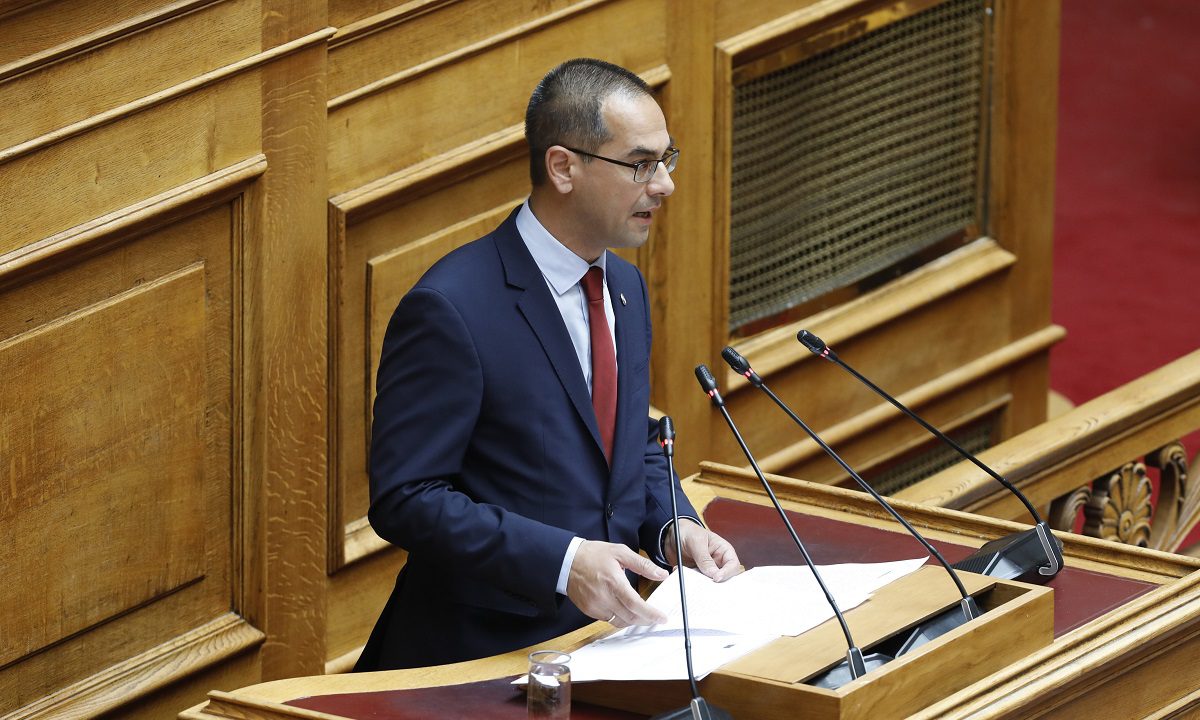 Ρούντας: «Οι συνεχείς νομοθετικές τροποποιήσεις τινάζουν στον αέρα την ασφάλεια δικαίου»